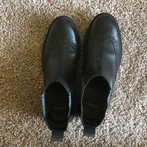 Clark’s wingtip Chelsea boot